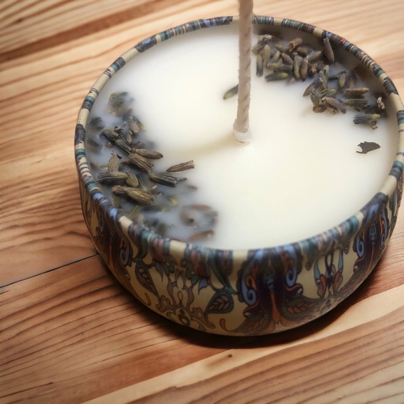 - - 1 HANDCRAFTED AROMATHERAPY SOY CANDLE IN A 4 OZ DECORATIVE TIN - Picture 3 of 10